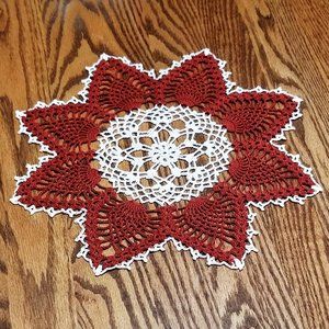 New  14" Center Hand Crafted Pineapple Russet & White Doily